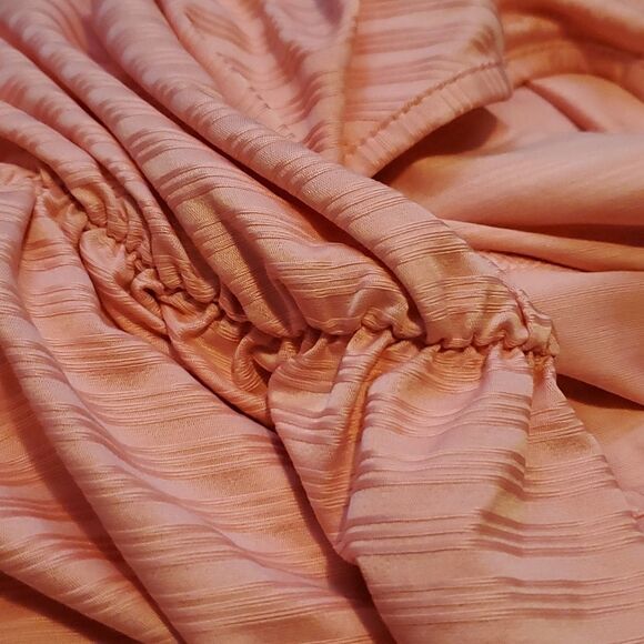 NSR Ladies Size Large Pink Ruched Front Short Sleeve Cropped Top - Picture 6 of 7